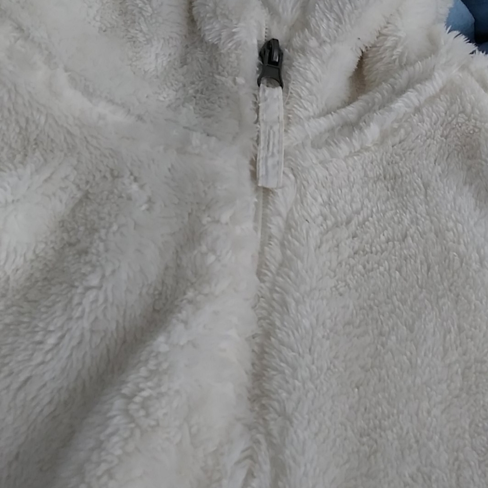 💢Fluffy white/light cream jacket 💢